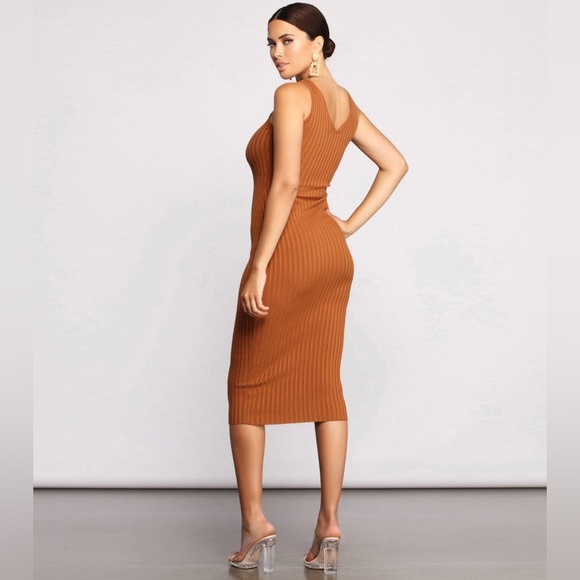 NWT WINDSOR Charcoal Grey Bodycon V-Neck Midi Sweater Dress Sz S - Picture 2 of 5